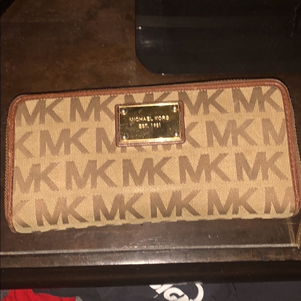 Michael kors wallet